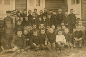 Учащиеся Белоусовской школы. 1912 год
