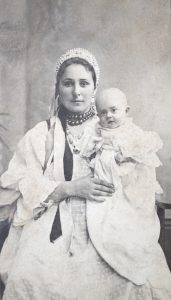 Кормилица с одним из сыновей Юлии Васильевны Соколовой
