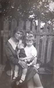 Валентина Александровна Соколова с дочерью Ниной